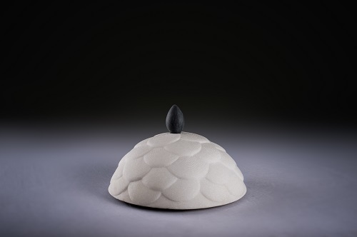 刻度，樊燕君，30 × 30 × 25 cm，希臘白、黑大理石，2016