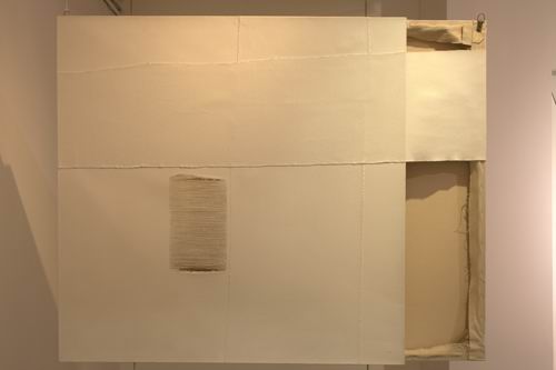 畫是畫是畫是畫是畫是…… 李少荘 125 x 110cm 混合媒材 (布本壓克力、木框和金屬扣) 2008